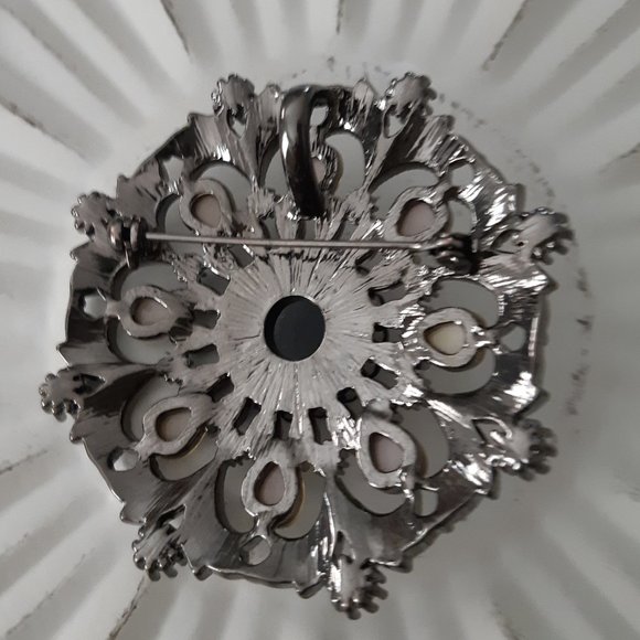 Vintage style Brooch - Picture 2 of 3